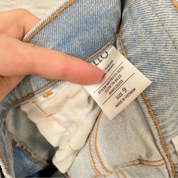 Cello Light Wash High Rise Mom Jeans Size 9 - Picture 3 of 3